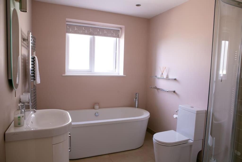 Wow I'M Living On The Beach. Luxury 4 Bed Sleeps 8 Pagham Kültér fotó