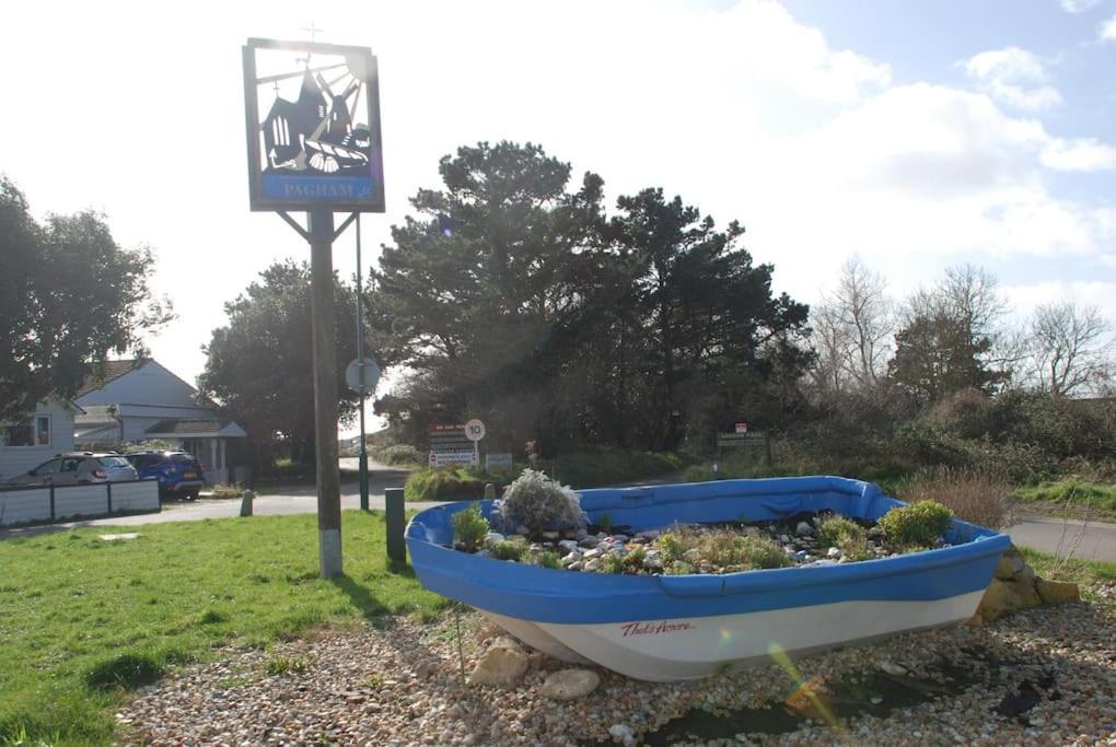 Wow I'M Living On The Beach. Luxury 4 Bed Sleeps 8 Pagham Kültér fotó